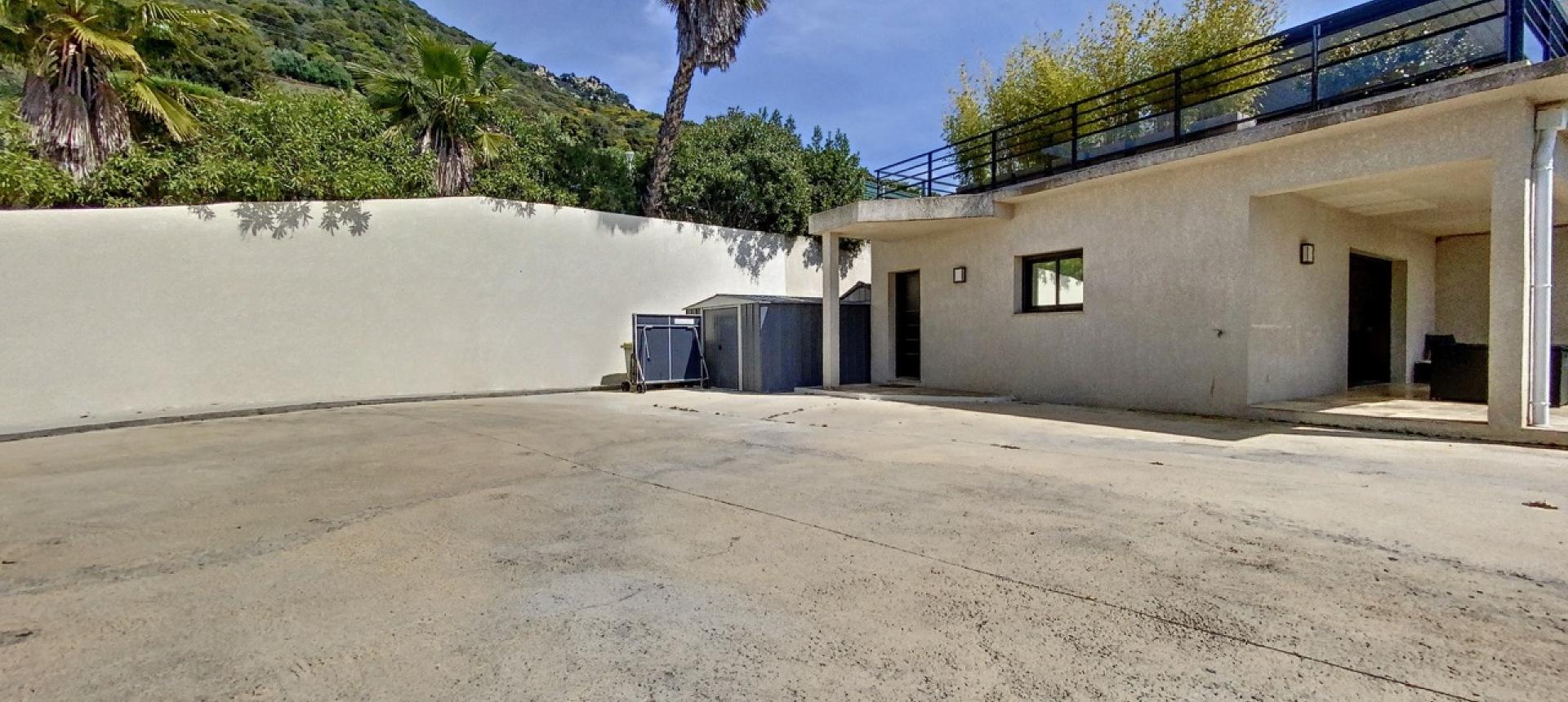 Vente d'un F4 de standing avec jardin près d'Ajaccio à ALATA