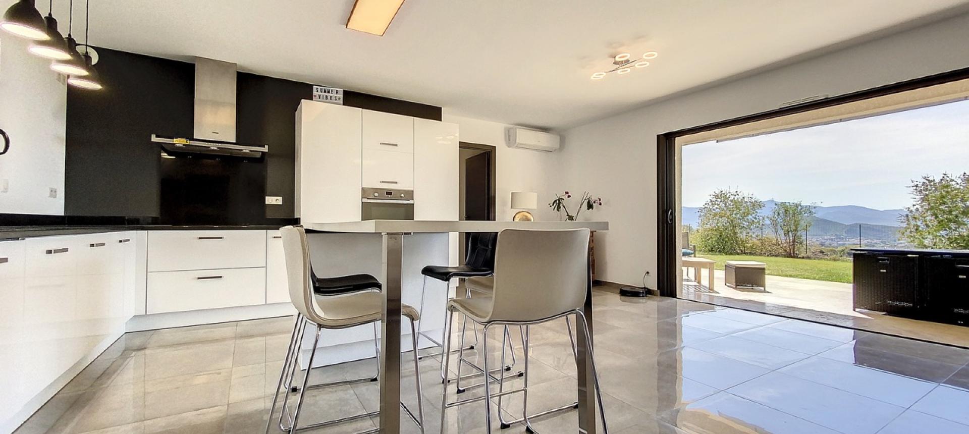 Vente d'un F4 de standing avec jardin près d'Ajaccio à ALATA