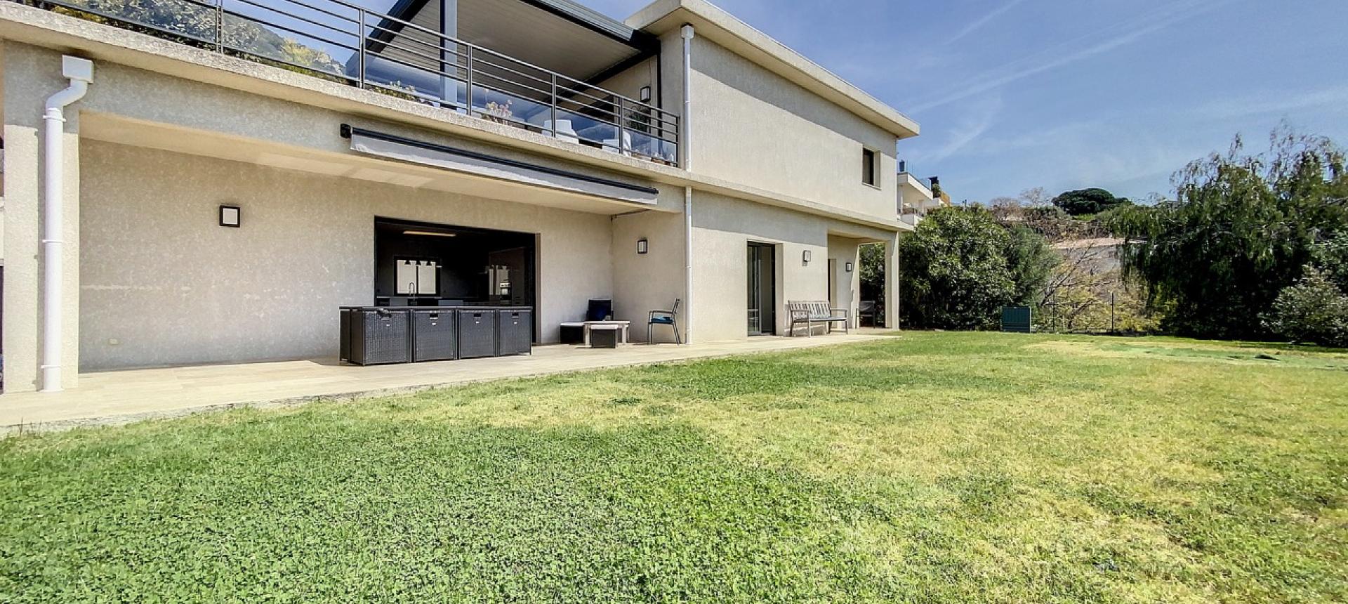 Vente d'un F4 de standing avec jardin près d'Ajaccio à ALATA