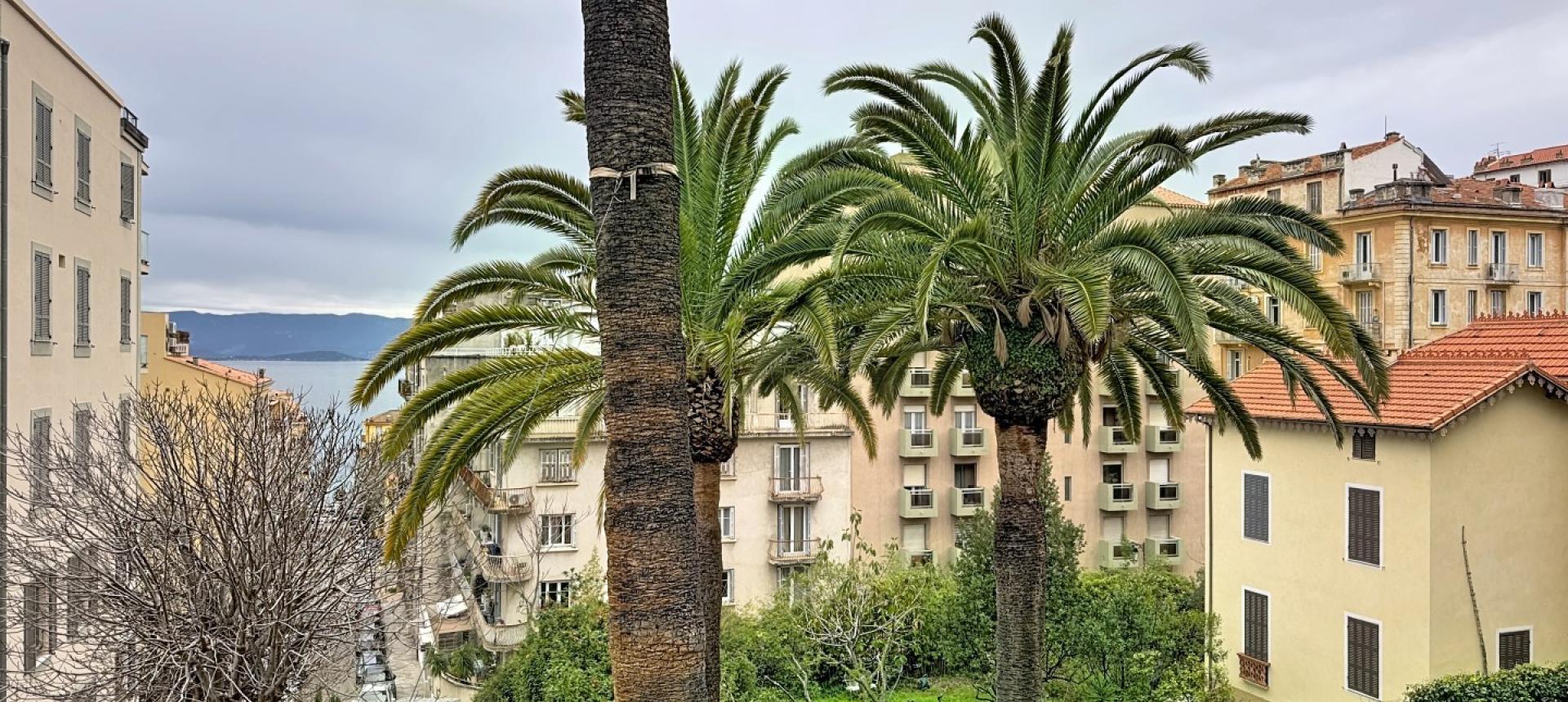 Beau F4 Araucaria secteur Grandval à Ajaccio