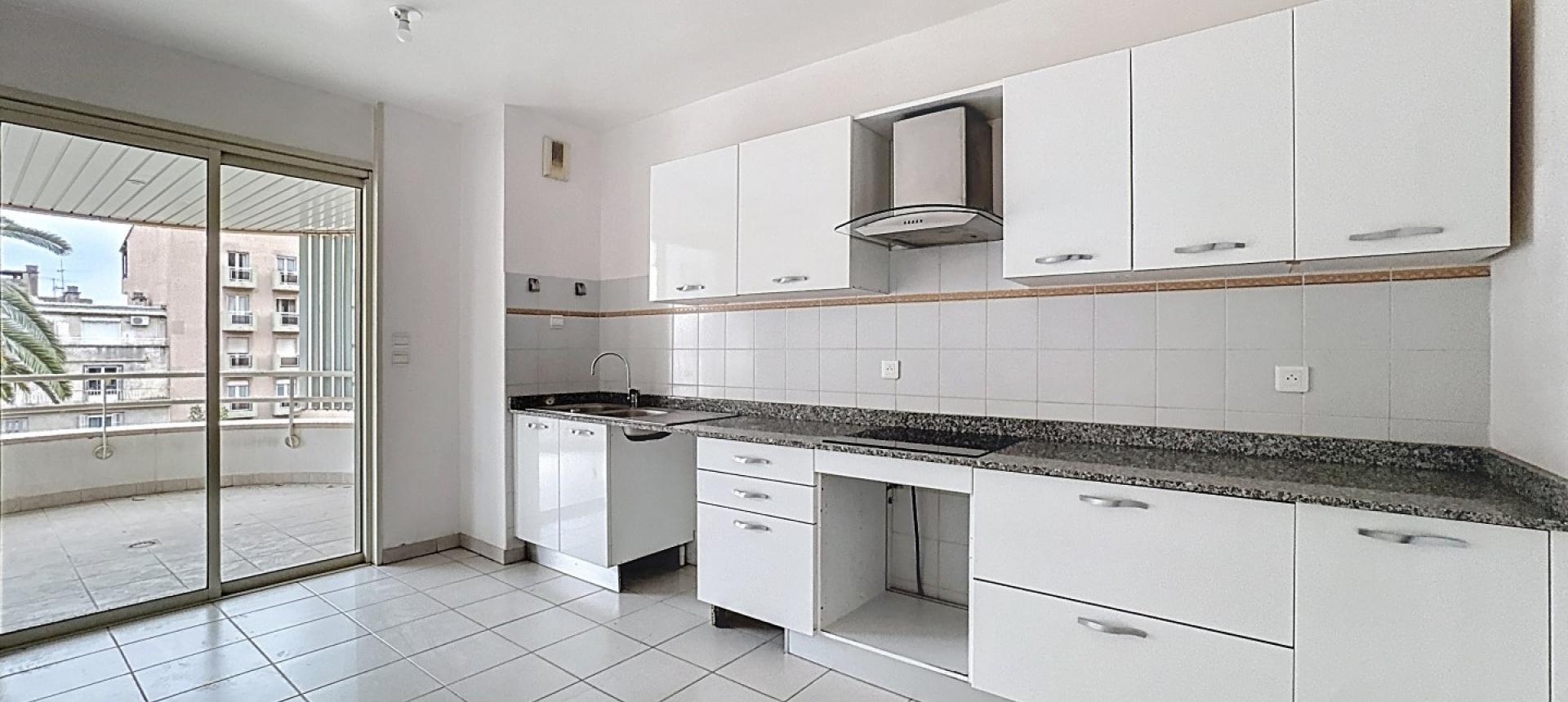 Beau F4 Araucaria secteur Grandval à Ajaccio