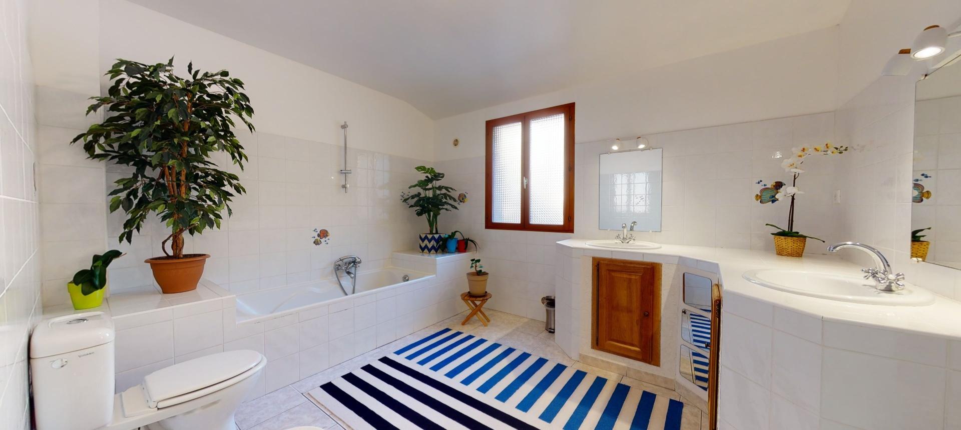 f4 balcons du golfe salle de bain