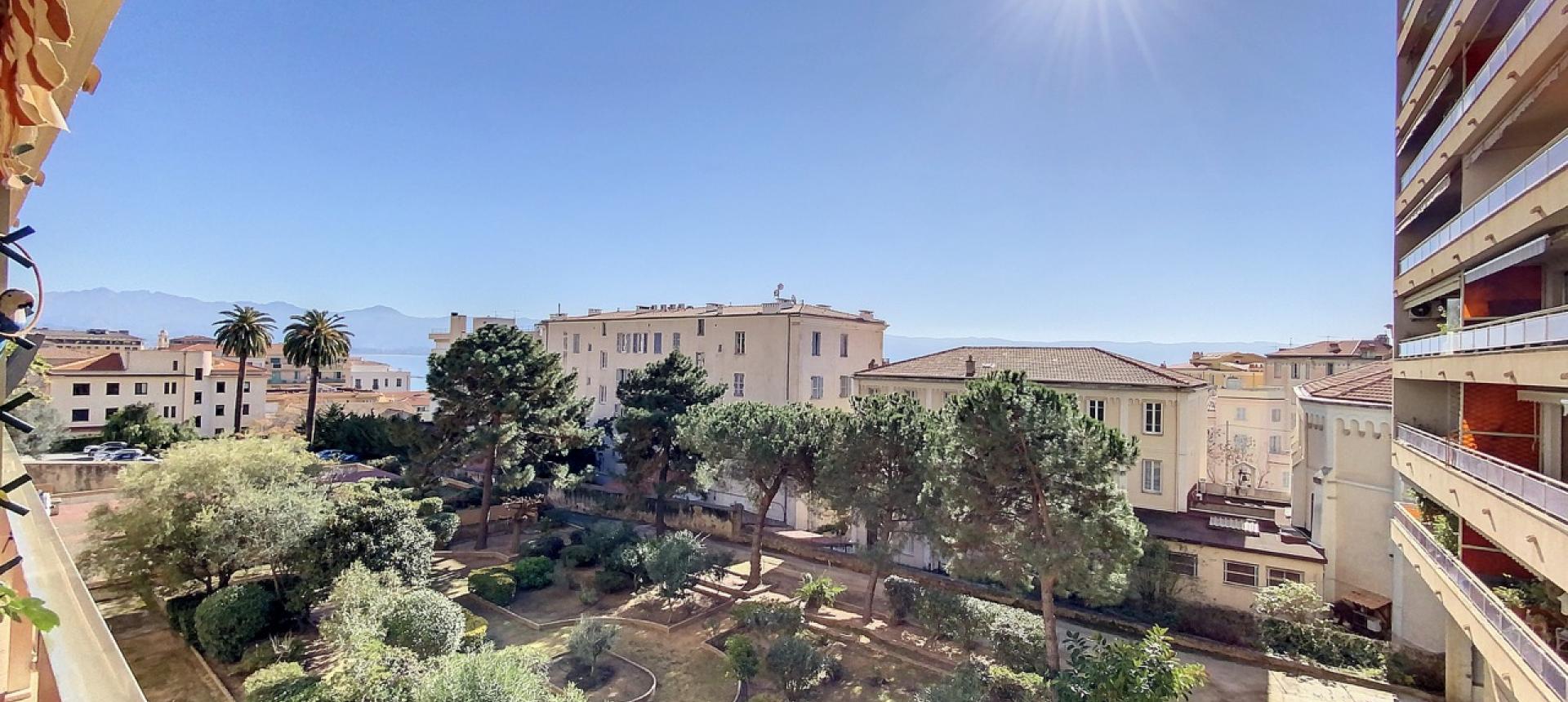 Appartement F4 à vendre au Palais Grandval à Ajaccio