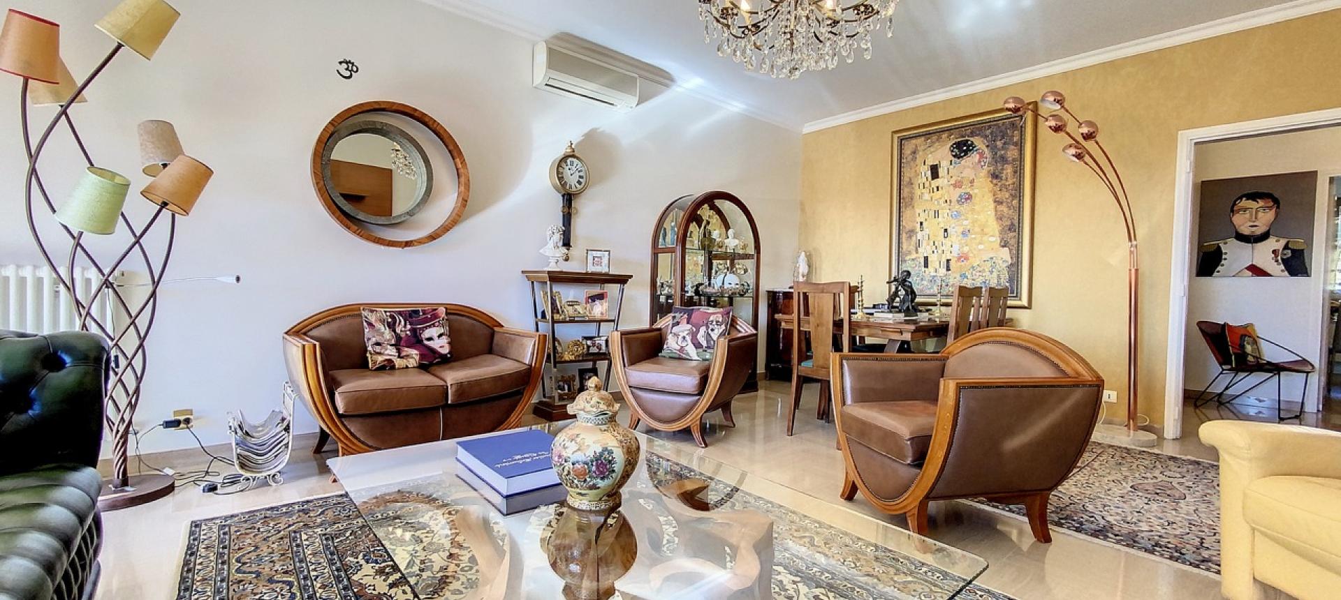 Appartement F4 à vendre au Palais Grandval à Ajaccio