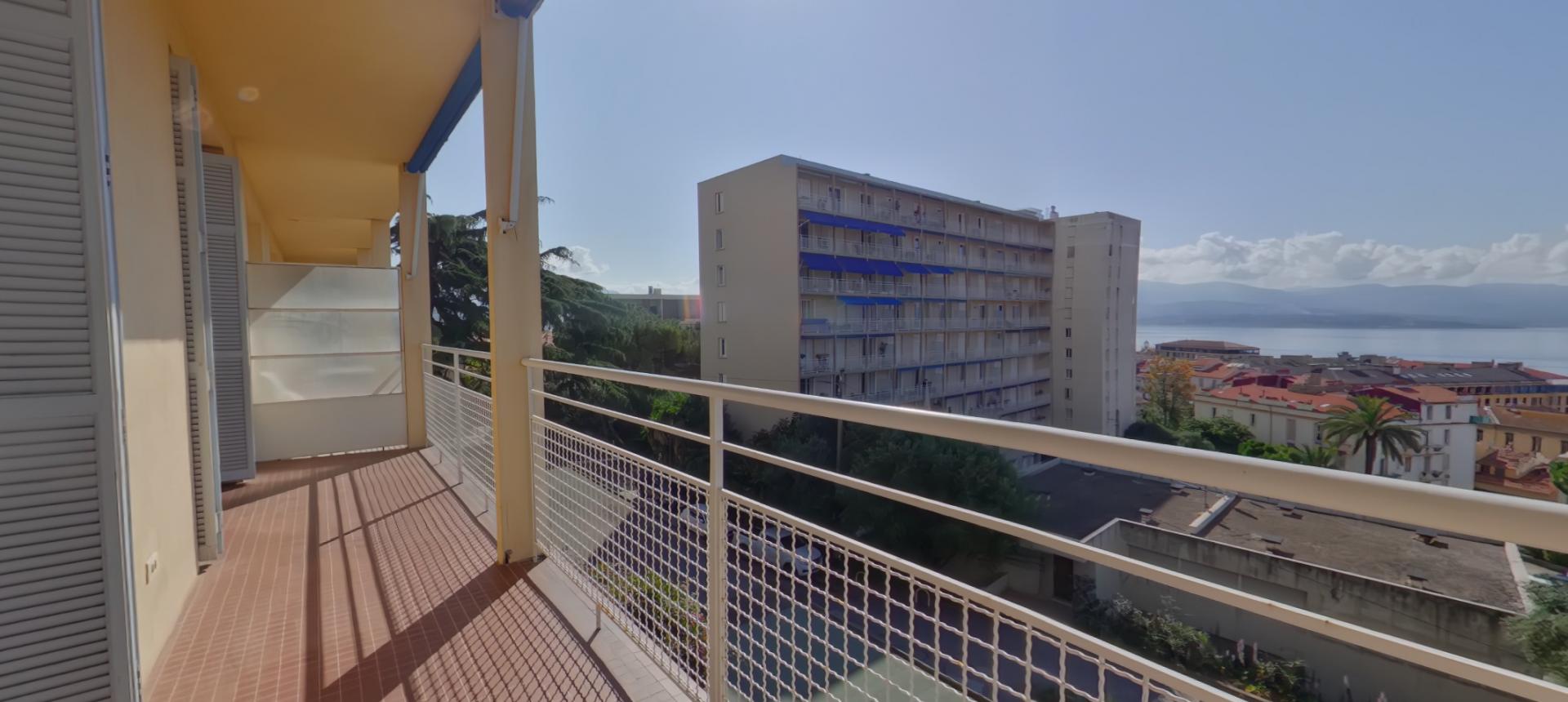 Appartement F4 vue mer à vendre à Ajaccio - Les Oliviers
