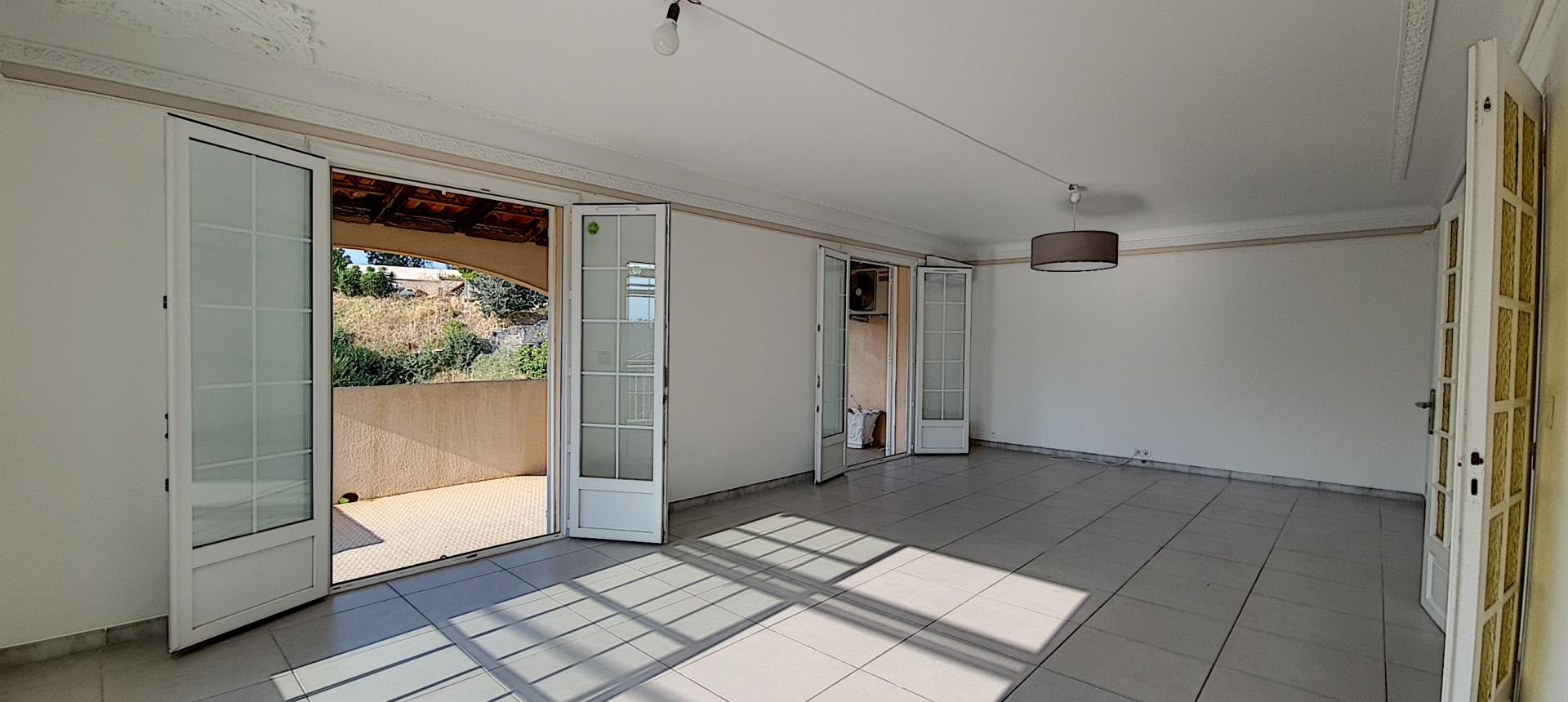 F4 HAUT DE VILLA AVEC JARDIN A VENDRE À MEZZAVIA-SEJOUR