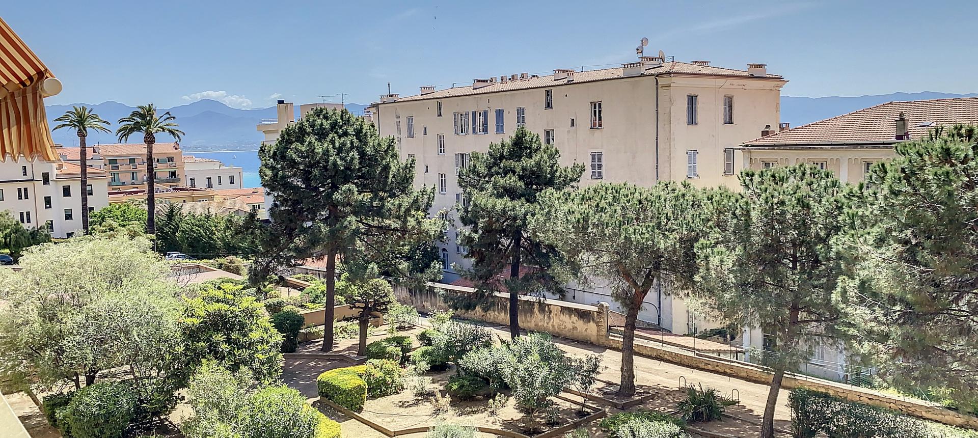 Appartement F4 à vendre au Palais Grandval à Ajaccio