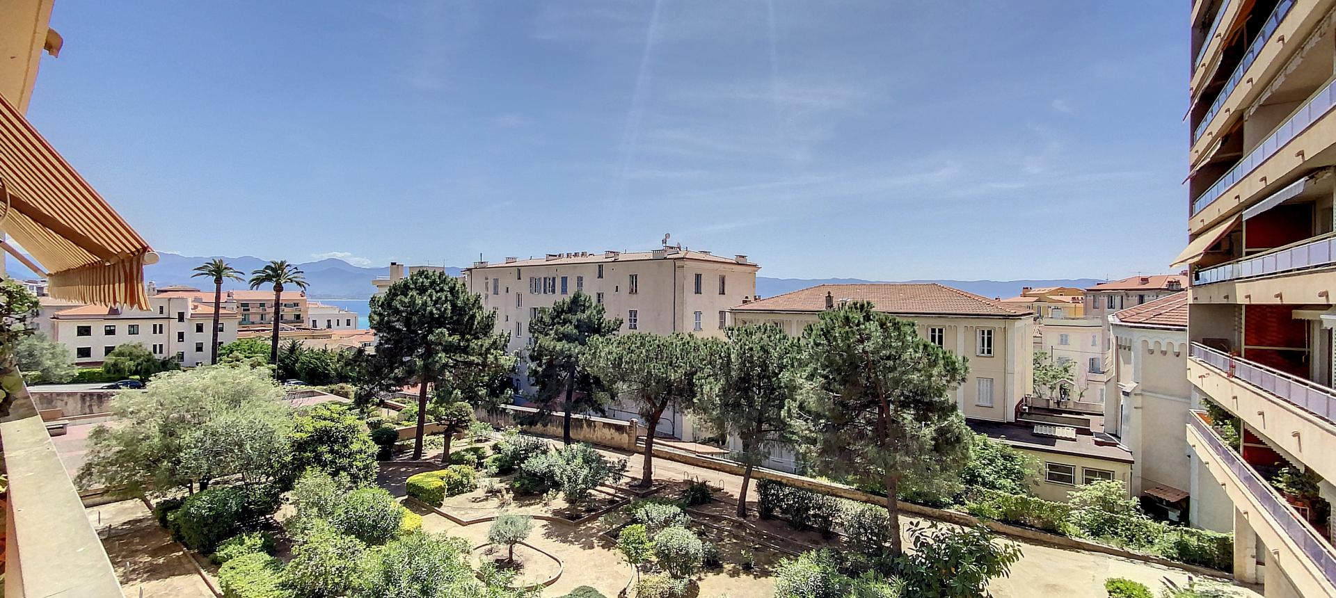 Appartement F4 à vendre au Palais Grandval à Ajaccio