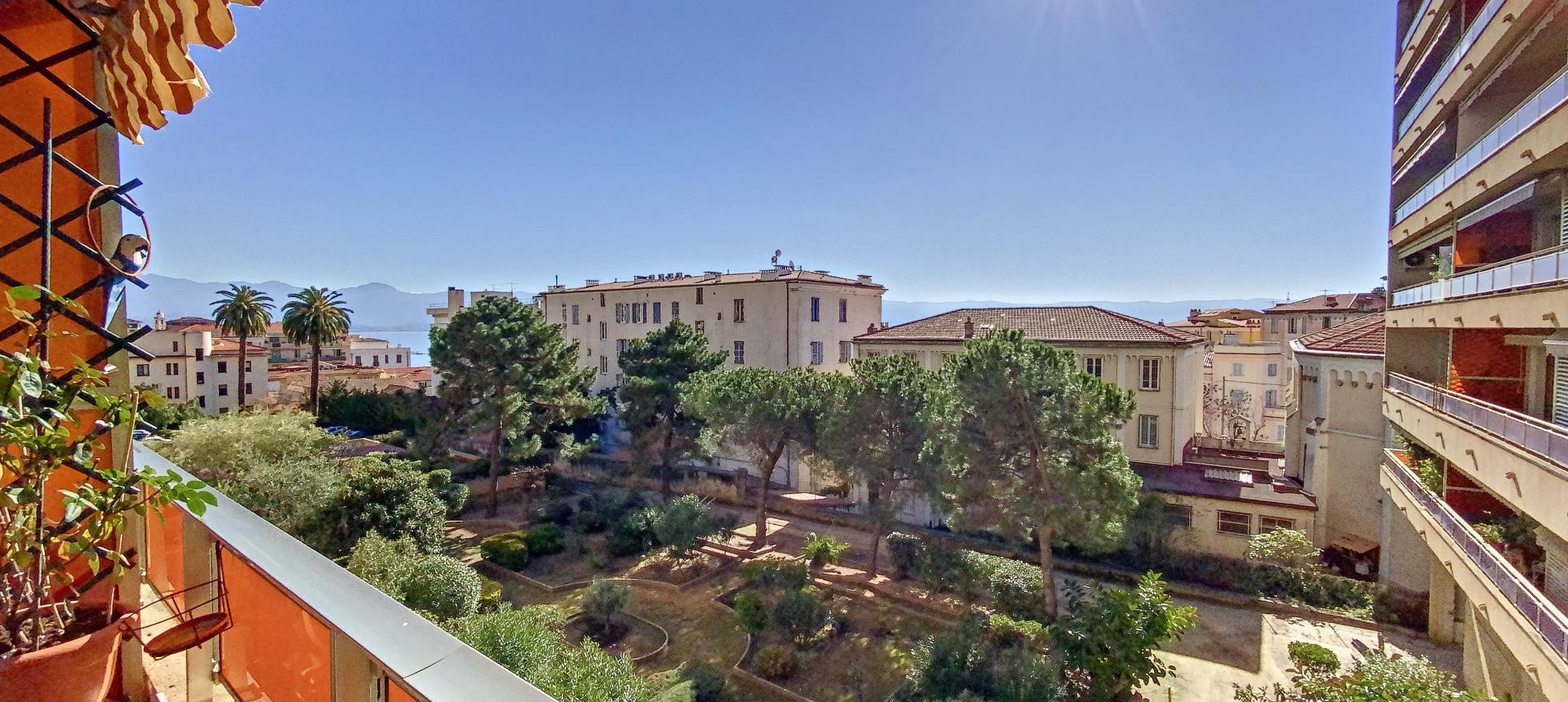 Appartement F4 à vendre au Palais Grandval à Ajaccio