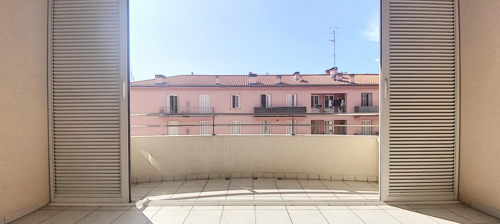 A vendre, un appartement T5 Duplex récent de standing cours Napoléon - Ajaccio