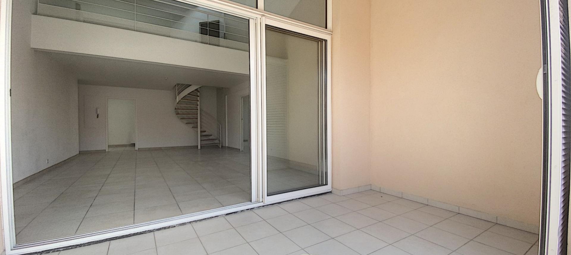 A vendre, un appartement T5 Duplex récent de standing cours Napoléon - Ajaccio