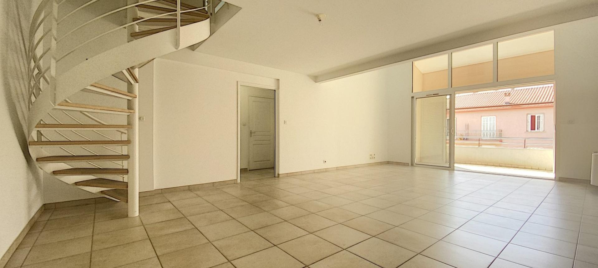 A vendre, un appartement T5 Duplex récent de standing cours Napoléon - Ajaccio