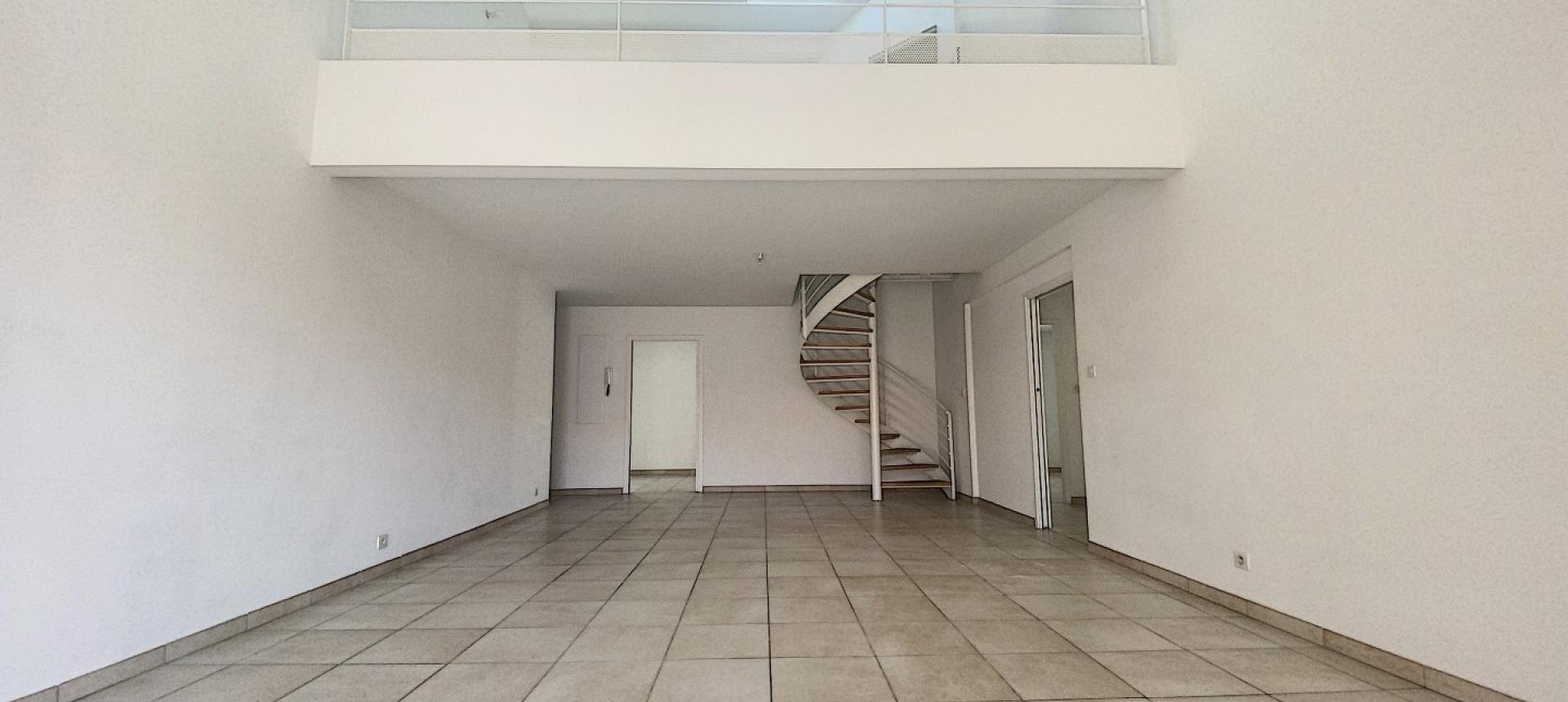 A vendre, un appartement T5 Duplex récent de standing cours Napoléon - Ajaccio