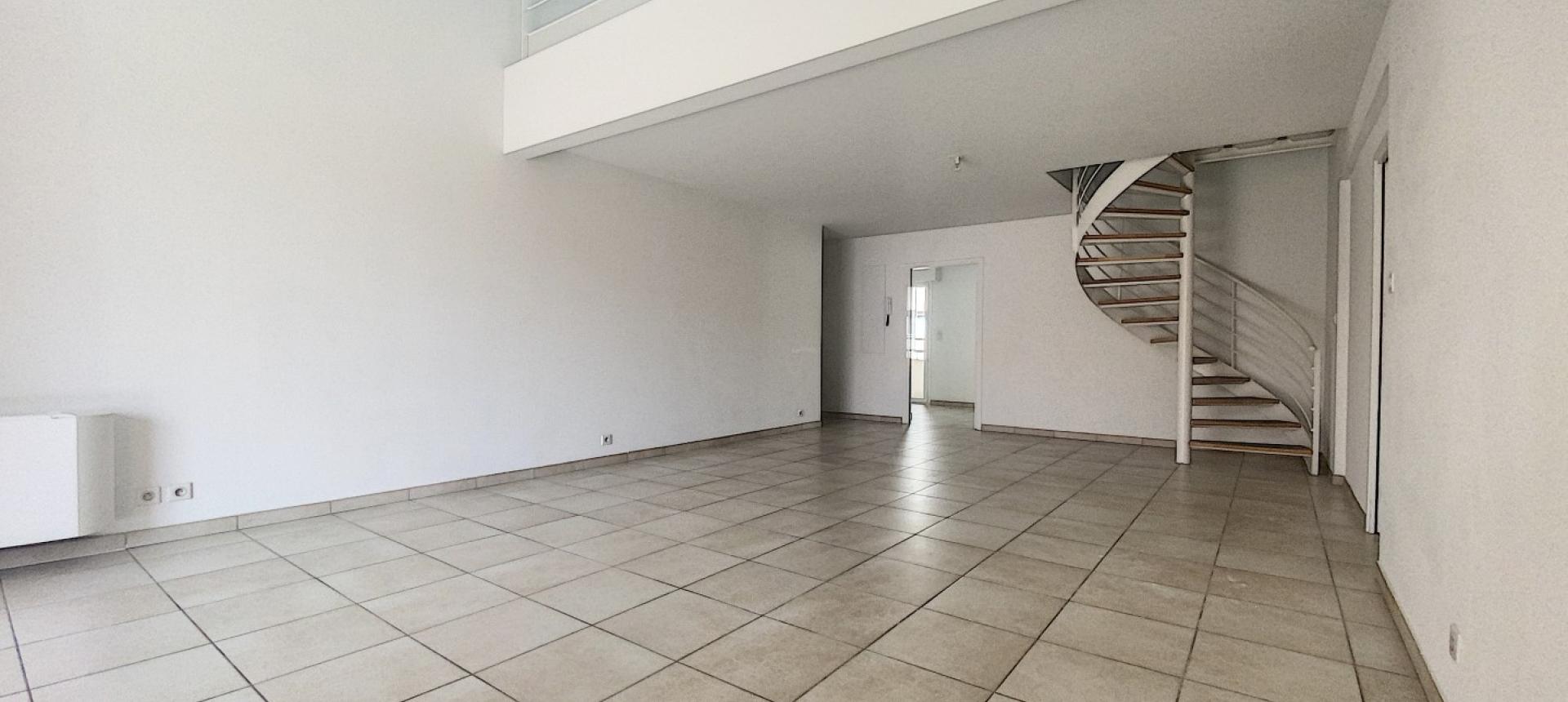 A vendre, un appartement T5 Duplex récent de standing cours Napoléon - Ajaccio