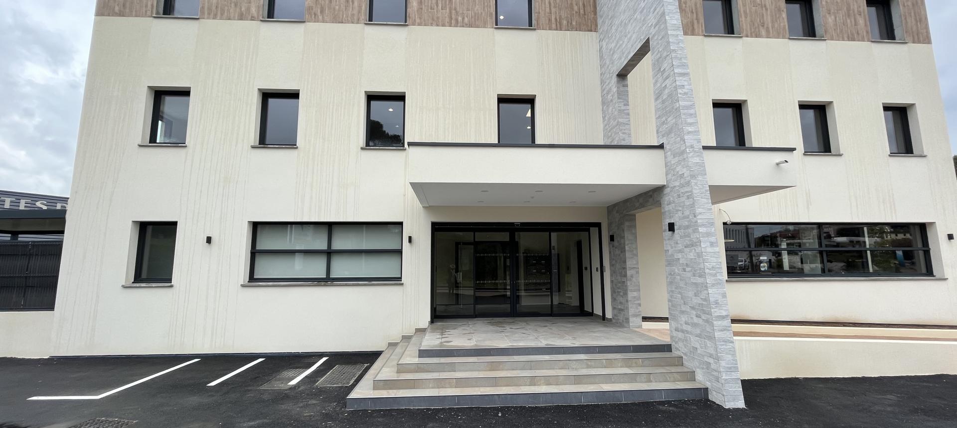 Bureau à louer PUNTA BIANCA 2eme étage façade 
