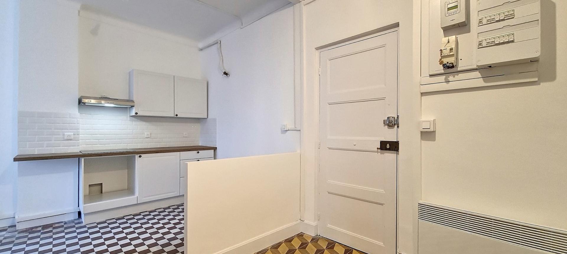 F2 à louer Rue Michel Bozzi coin cuisine séjour