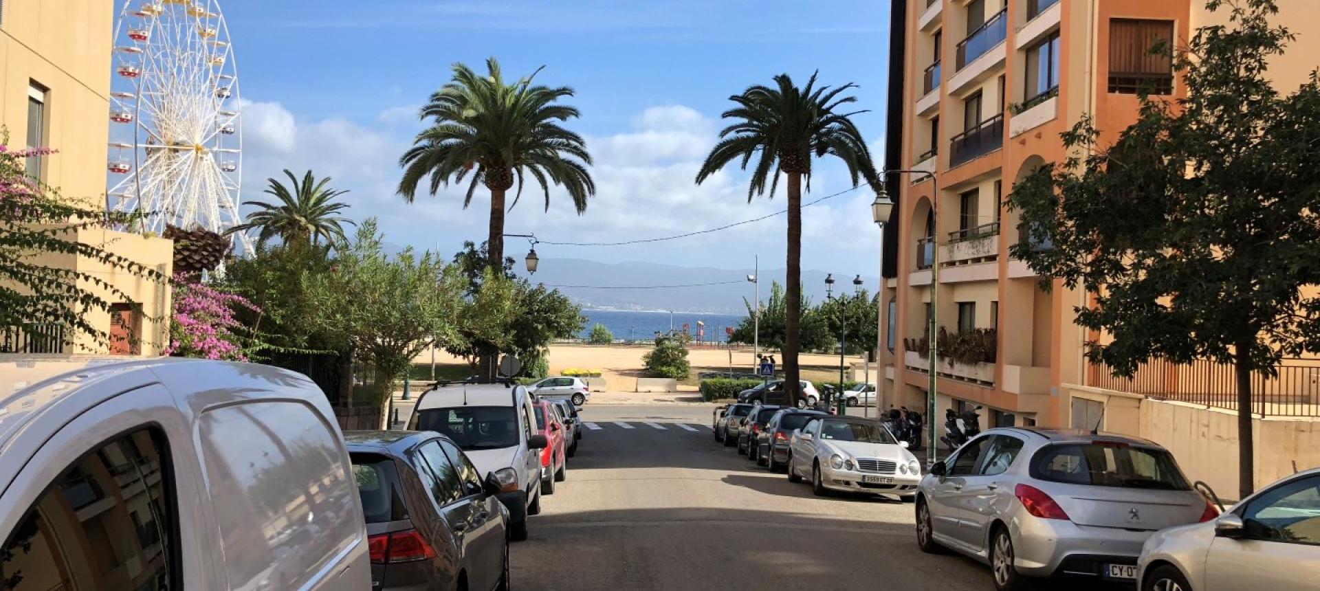 En Corse, Ajaccio, dans le quartier du Casone à quelque minutes du centre-ville, vente d'un F4.