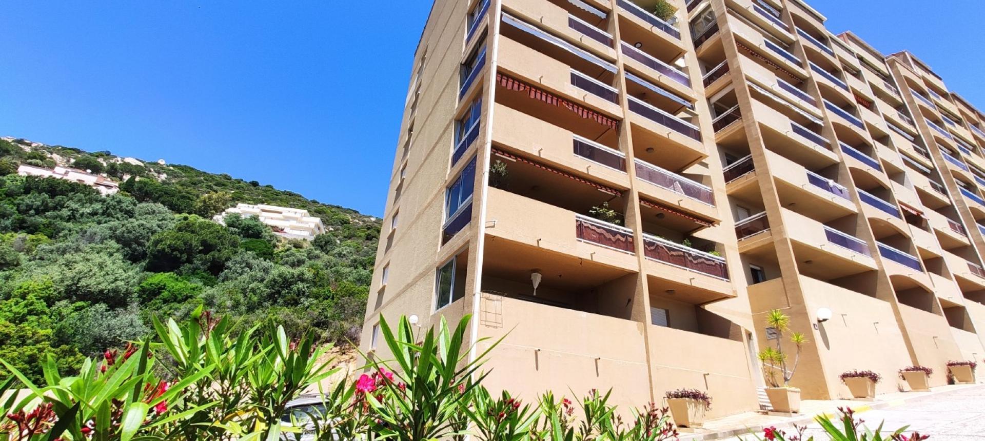  Route des Sanguinaires à vendre appartement  F3 avec vue mer et  terrasse.