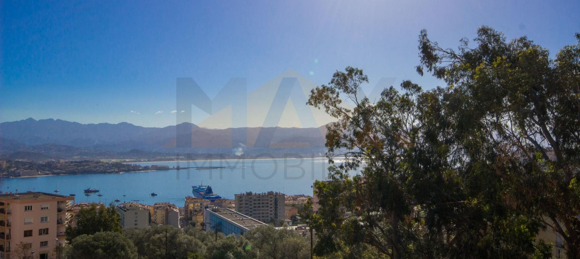 À vendre F3 dernier étage avec vue mer secteur Loretto - Ajaccio