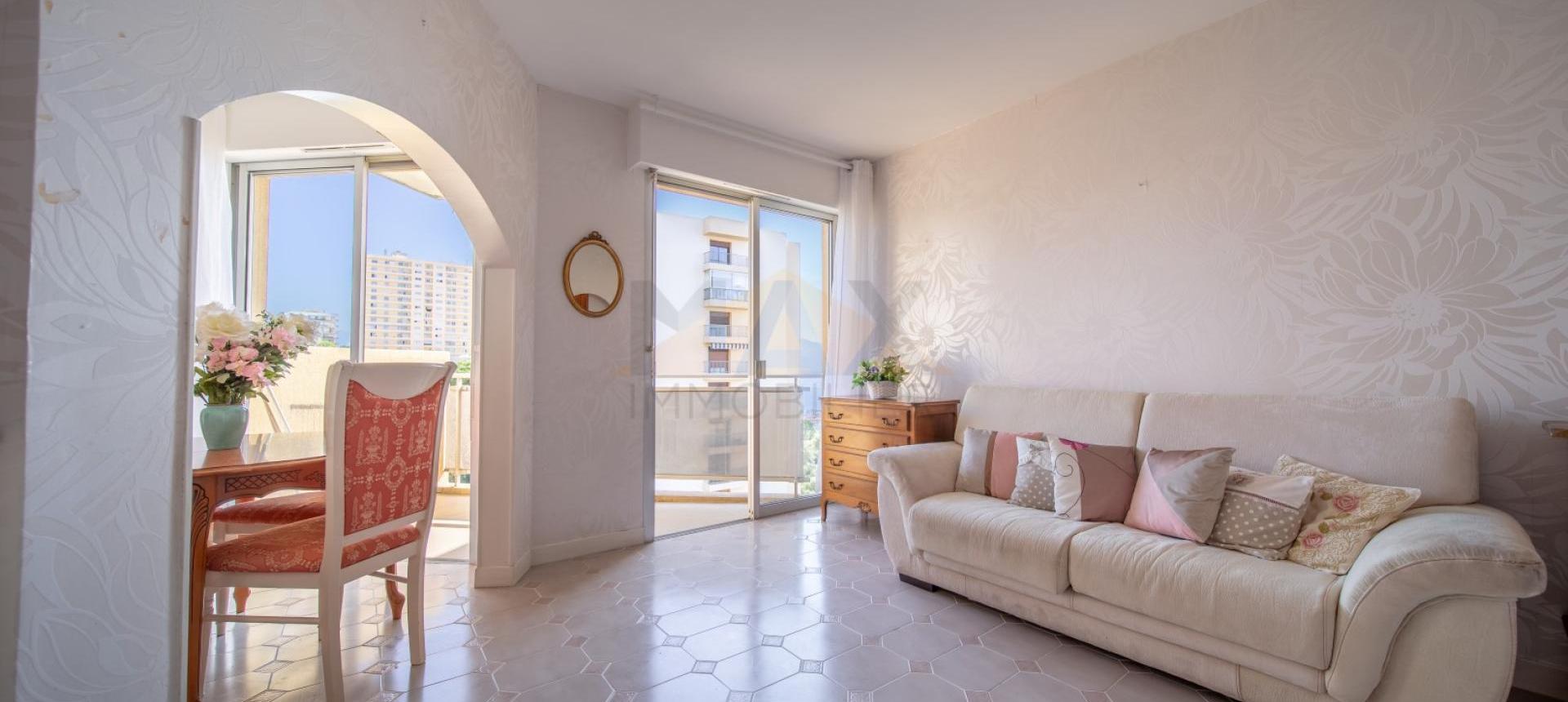 En Corse, à Ajaccio, dans le secteur Balestrino / Salario, vente d'un appartement de 33 m² avec vue mer.