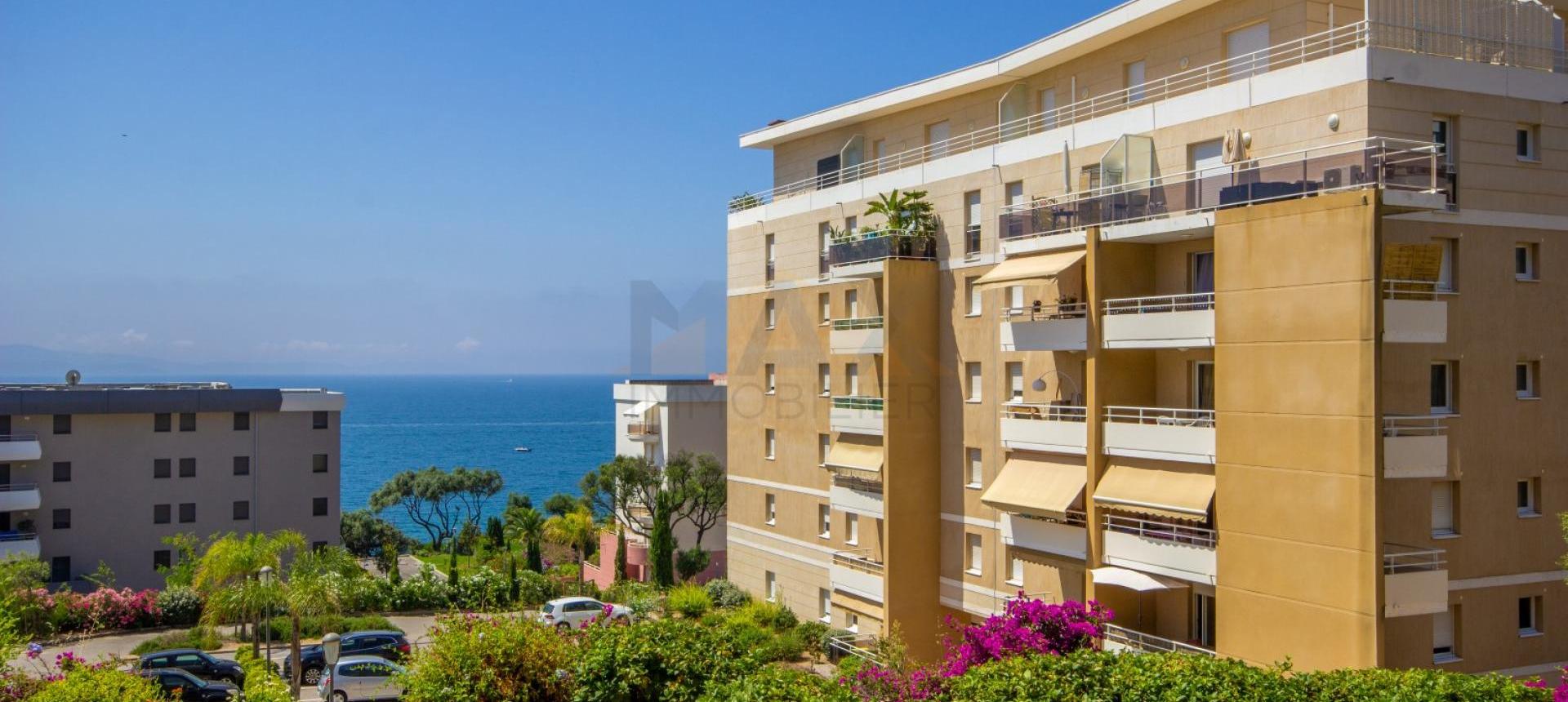 En Corse, A Ajaccio, route des Sanguinaires, un F3 dans une copropriété récente, avec une terrasse de 20m²