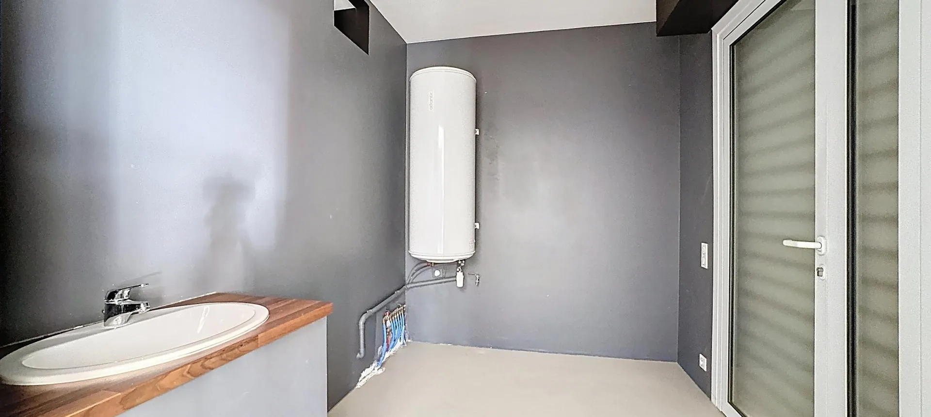 Local 86 m²  à usage de bureaux   ou professionnel à la location à Ajaccio