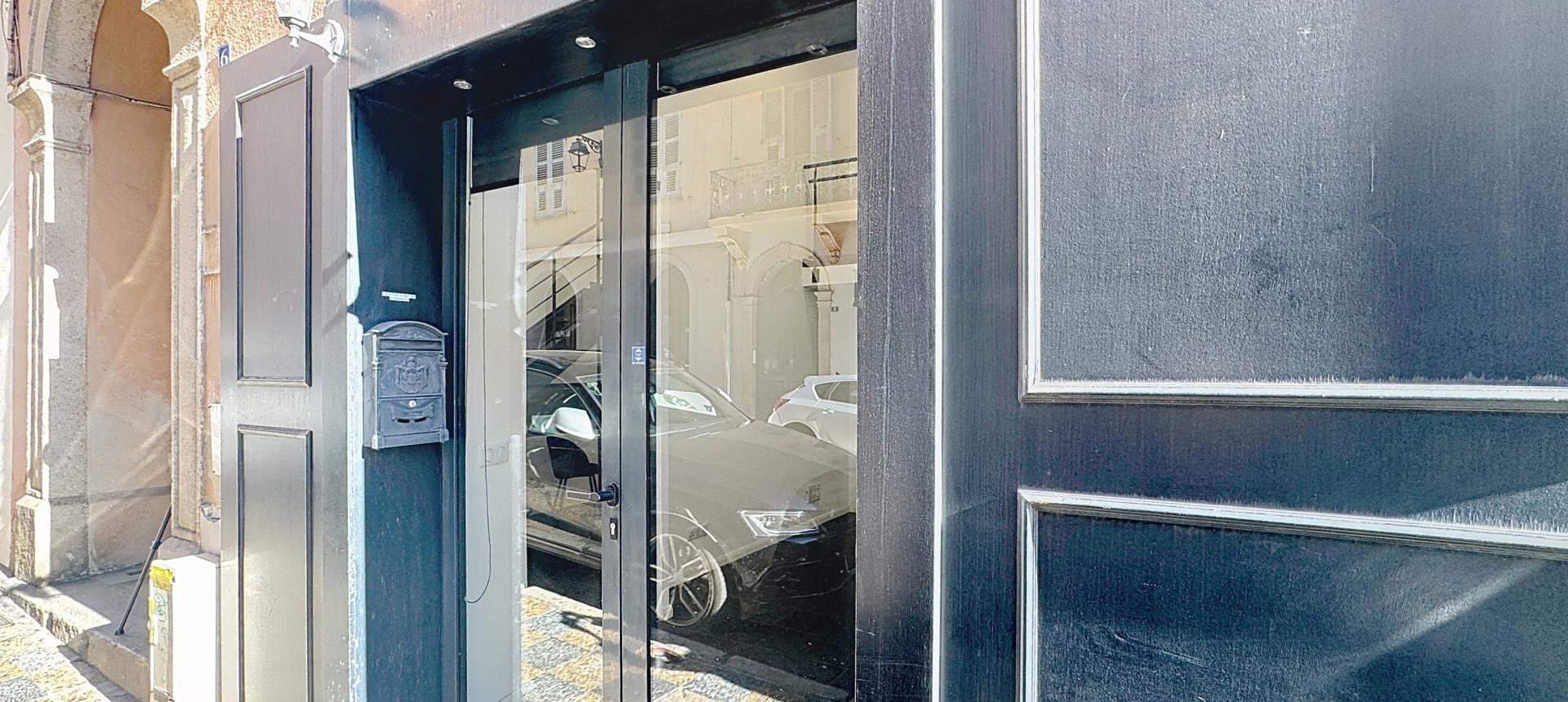 Local professionnel à louer centre ville secteur Diamant à Ajaccio