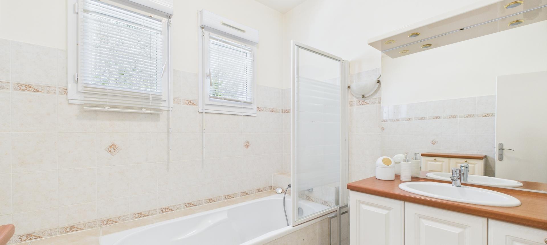 VILLA A VENDRE TROVA