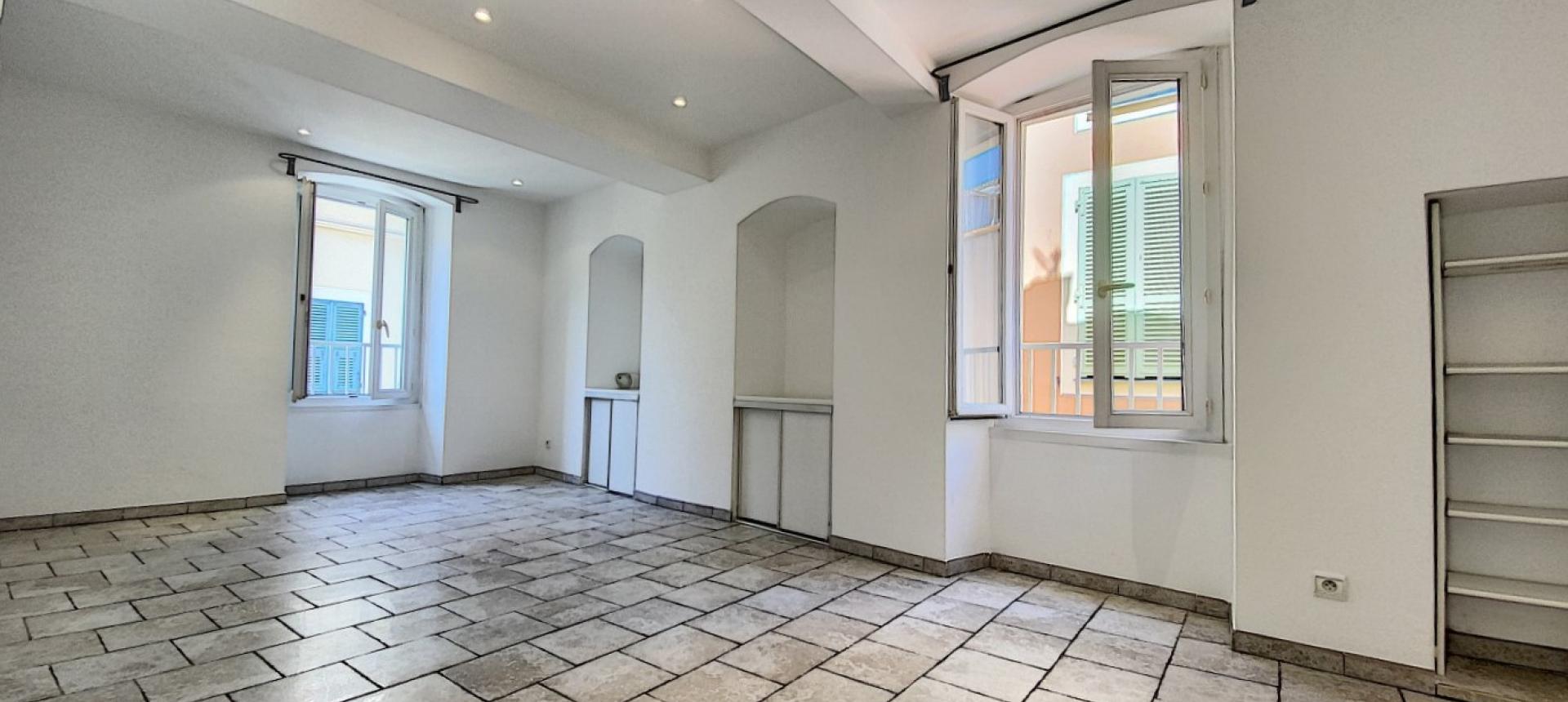  Vente d'un appartement F2 rénové-Centre historique Ajaccio - SEJOUR