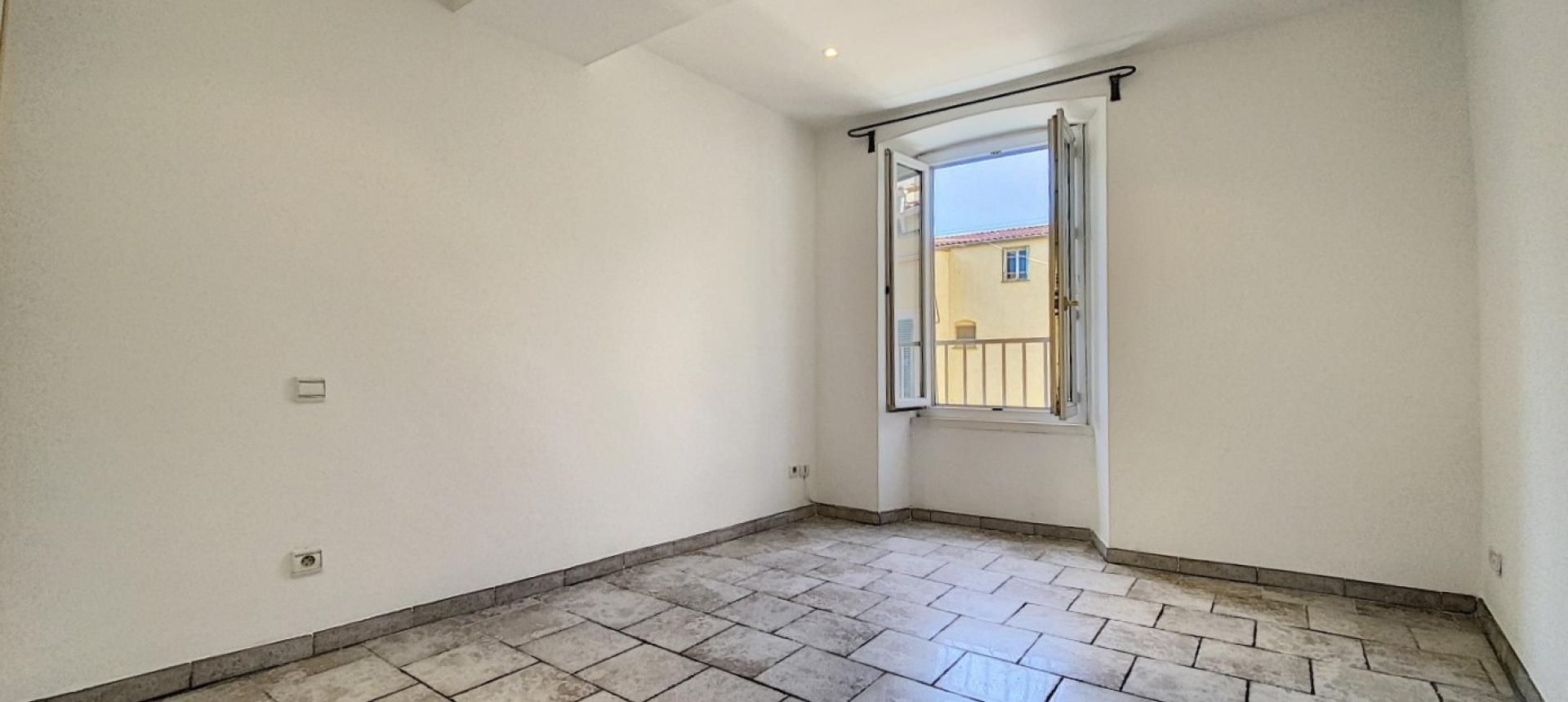  Vente d'un appartement F2 rénové-Centre historique Ajaccio - CHAMBRE