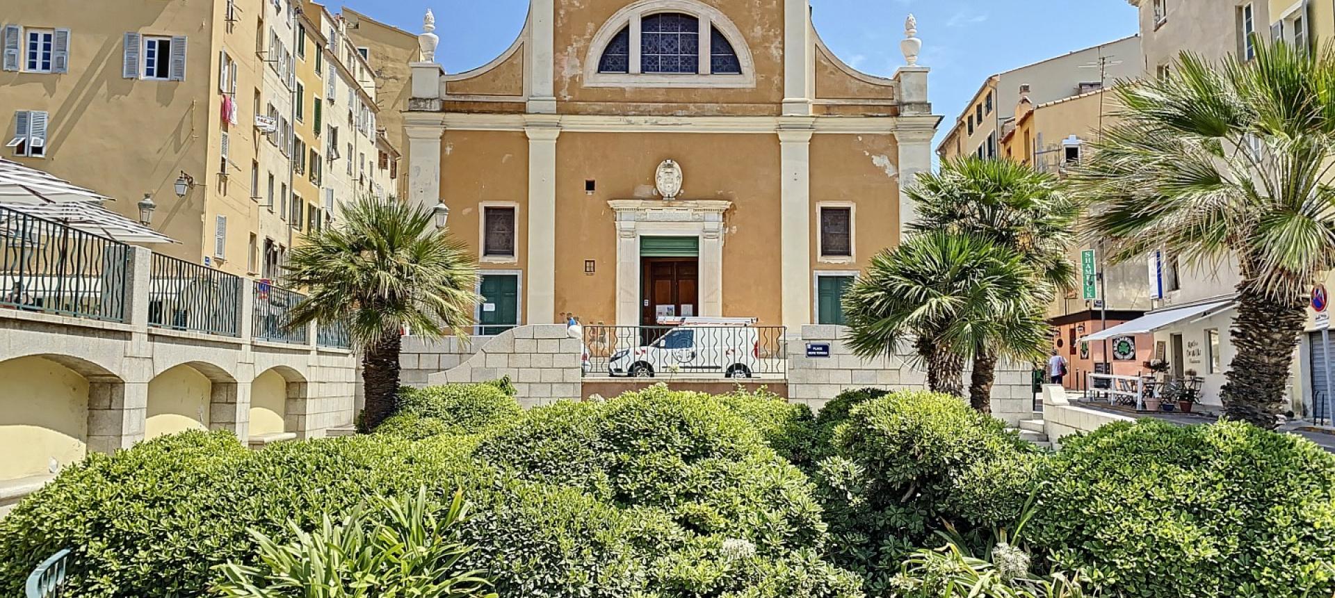  Vente d'un appartement F2 rénové-Centre historique Ajaccio - CATHEDRALE