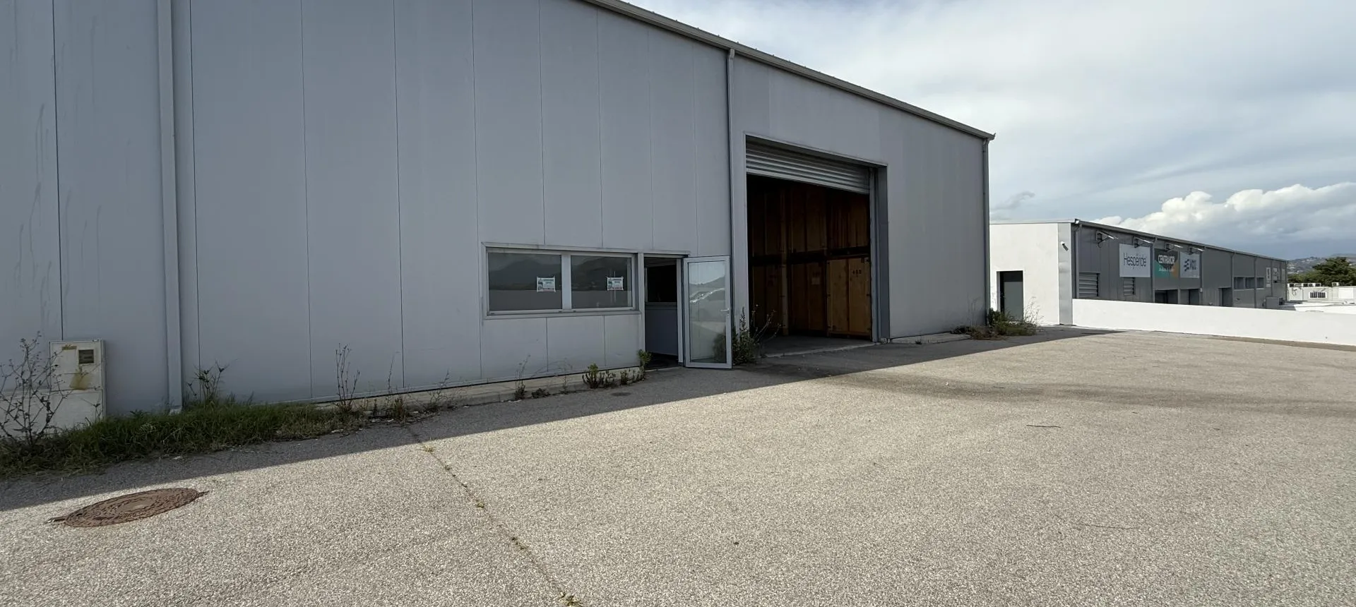 Parking hangar
