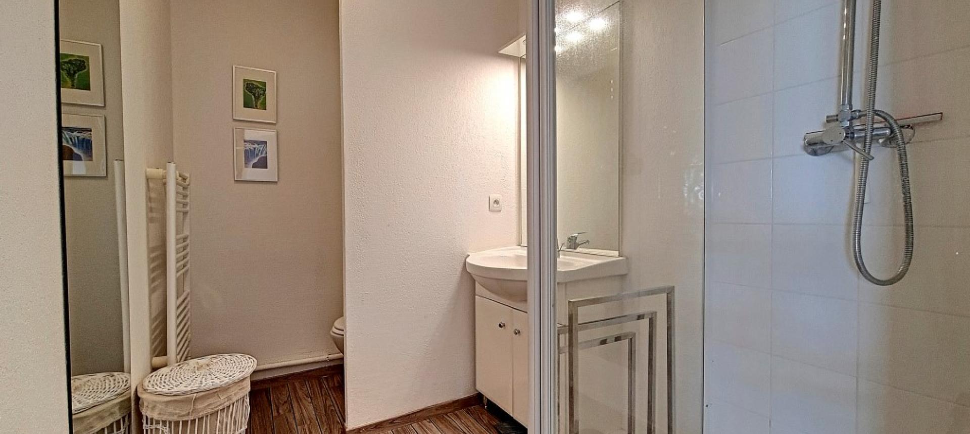 F2 MEUBLÉ IMM LAVEZZI SALLE DEAU