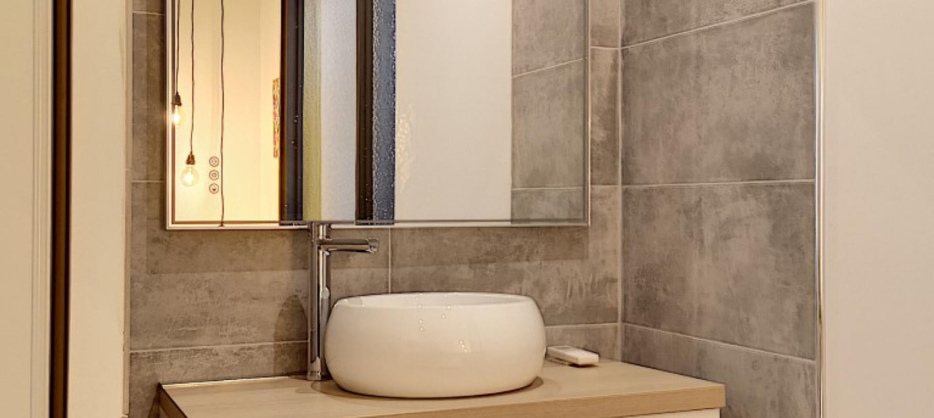 F3 à louer Rue Fesch salle de douche 