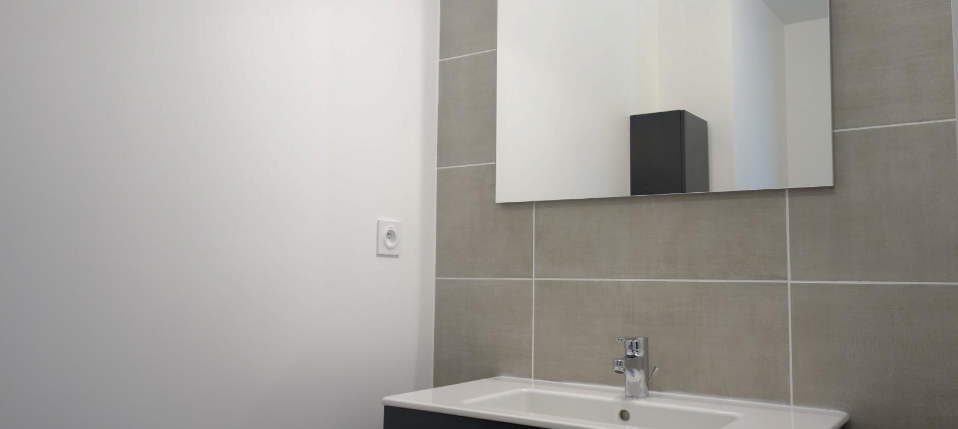 F2  à louer Stiletto salle de douche
