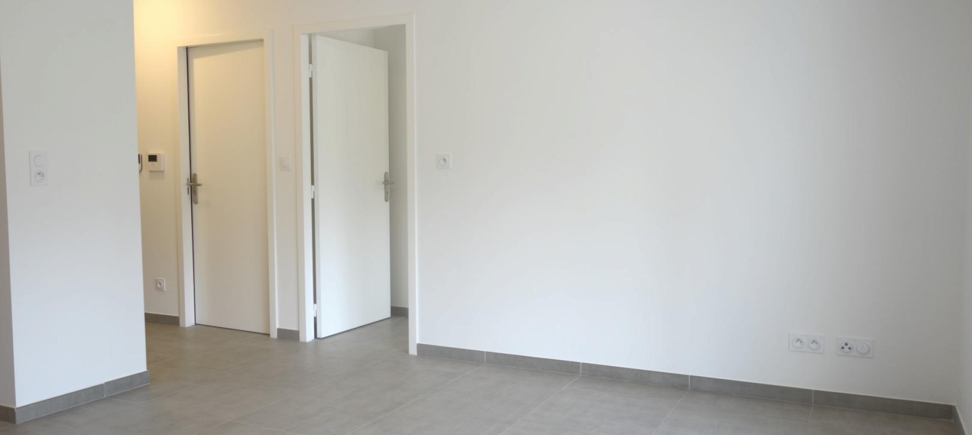 F2  à louer Stiletto salle séjour 