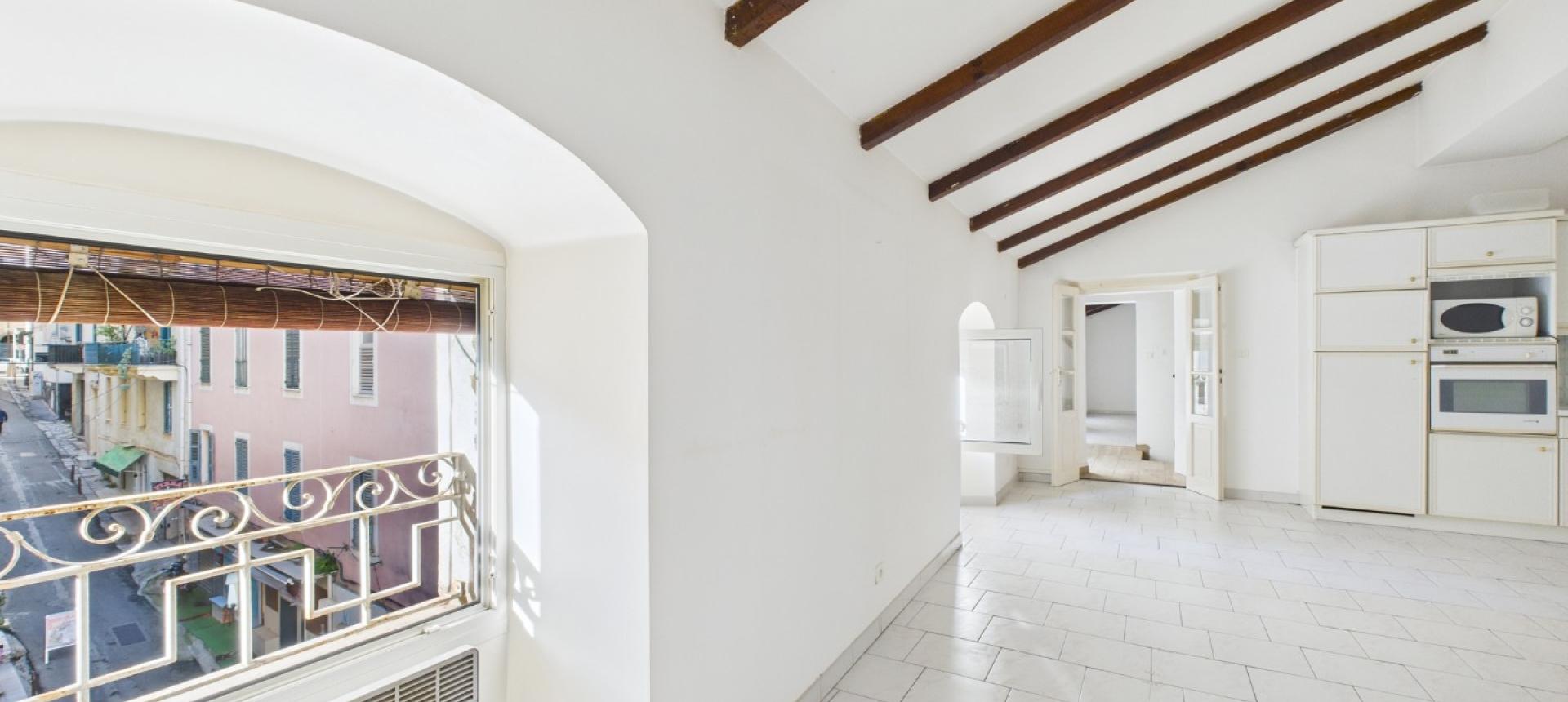 STUDIO A VENDRE 64 RUE FESCH AJACCIO