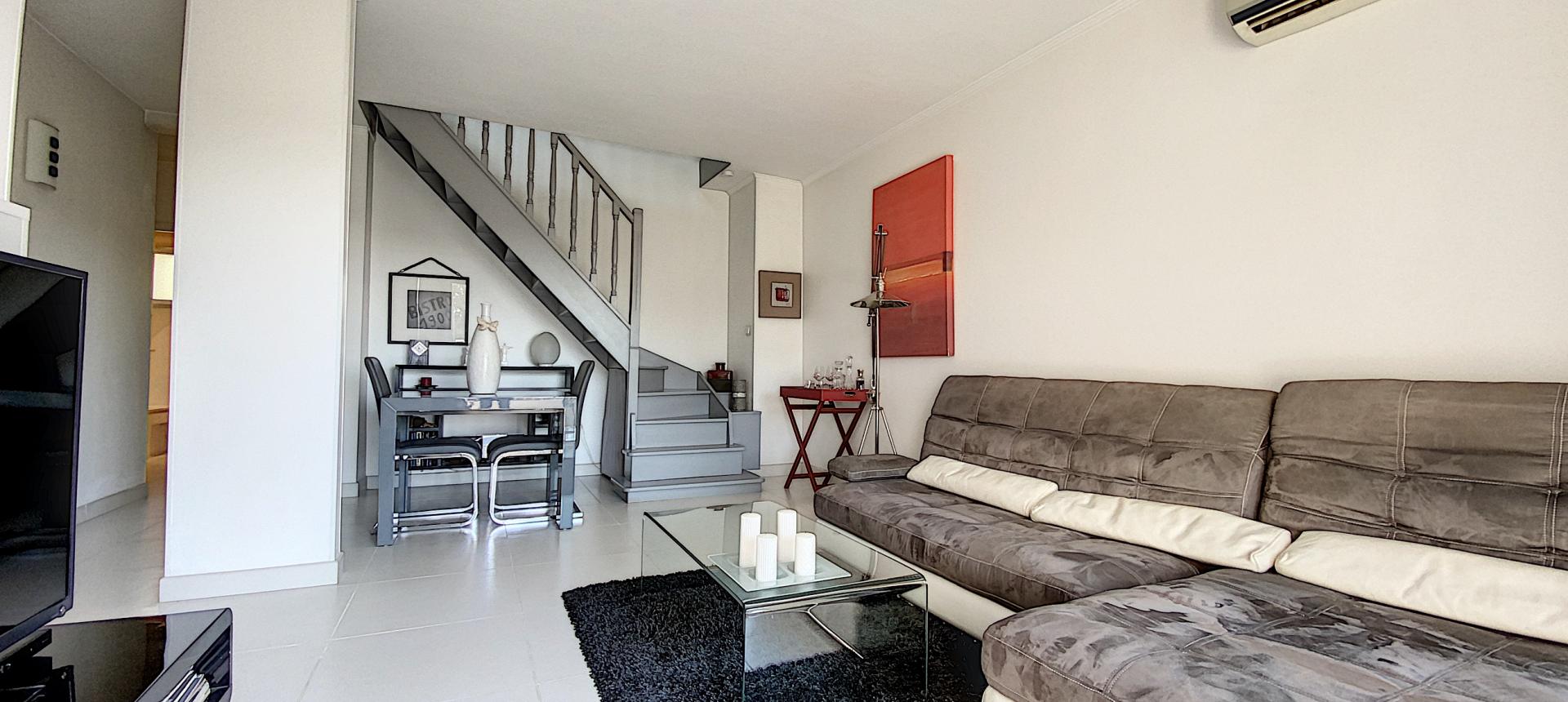 vente appartement F3 duplex ajaccio séjour escalier