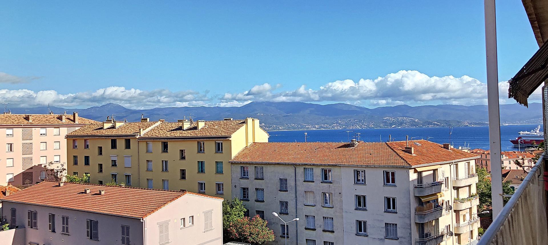 Appartement traversant de type F2 à vendre refait à neuf - Ajaccio