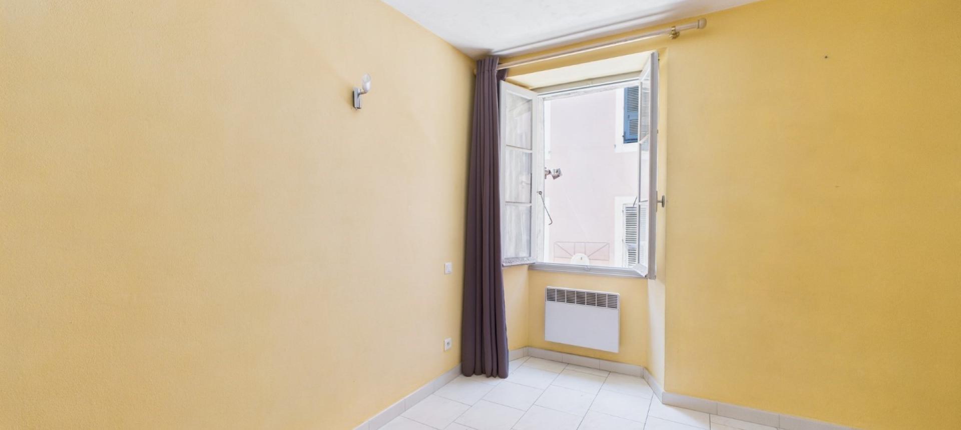 F3 - 64 RUE FESCH 