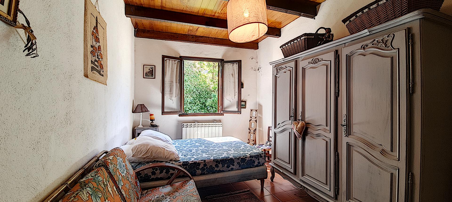 Maison de village, à vendre, deux chambres, terrasse avec vue dégagée sur la vallée de la Gravona et le Mont Gozzi, cachet de l'ancien