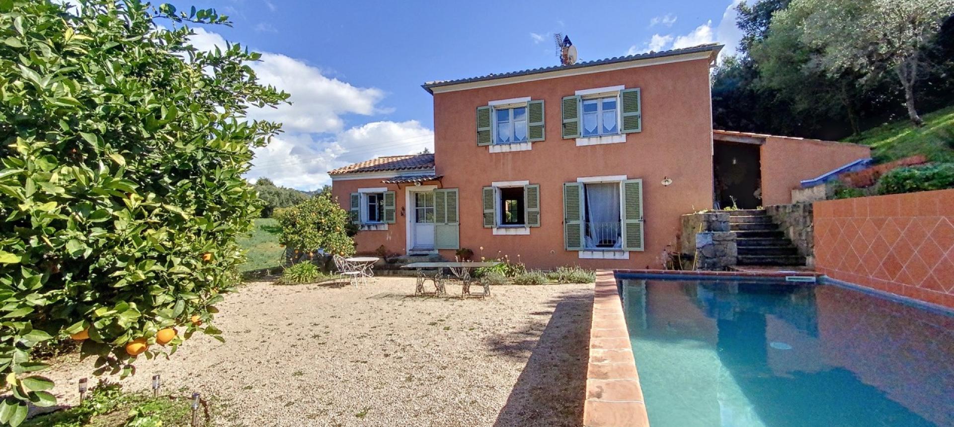 Maison à vendre avec piscine près d'Ajaccio à Eccica-Suarella