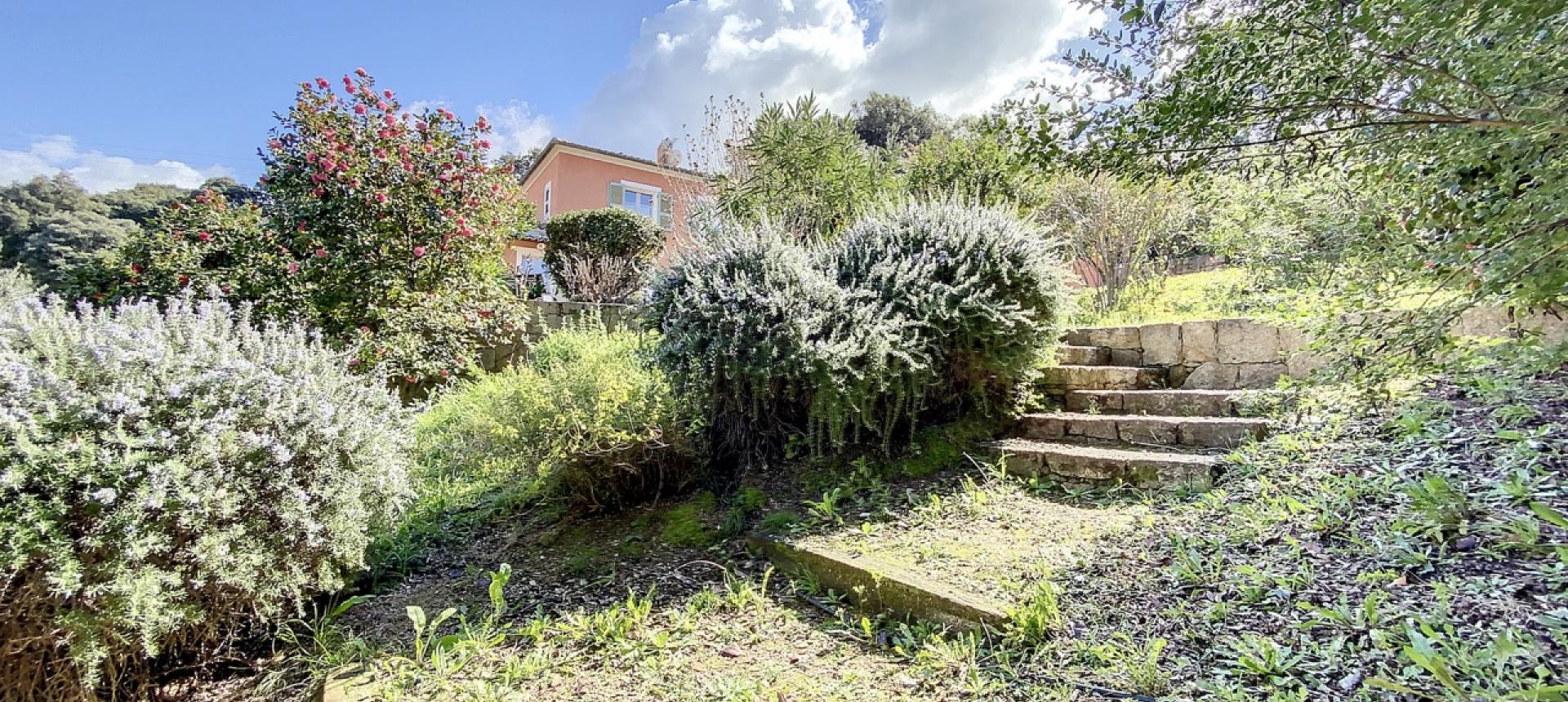 Maison à vendre avec piscine près d'Ajaccio à Eccica-Suarella