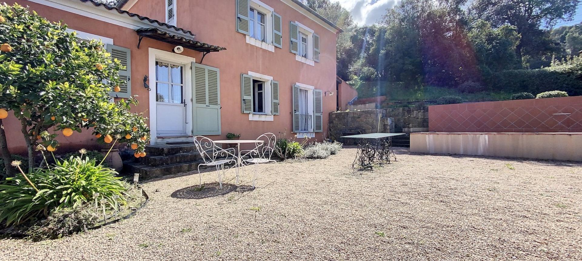 Maison à vendre avec piscine près d'Ajaccio-Eccica-Suarella