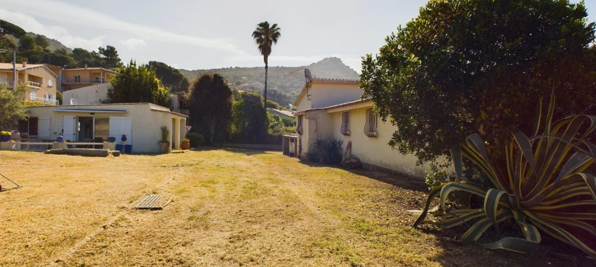 Villa F5 + T2 vue mer à vendre près d'Ajaccio, Tiuccia