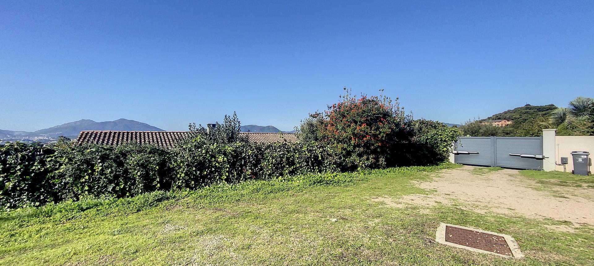 Ville F4 à louer Bastelicaccia jardin