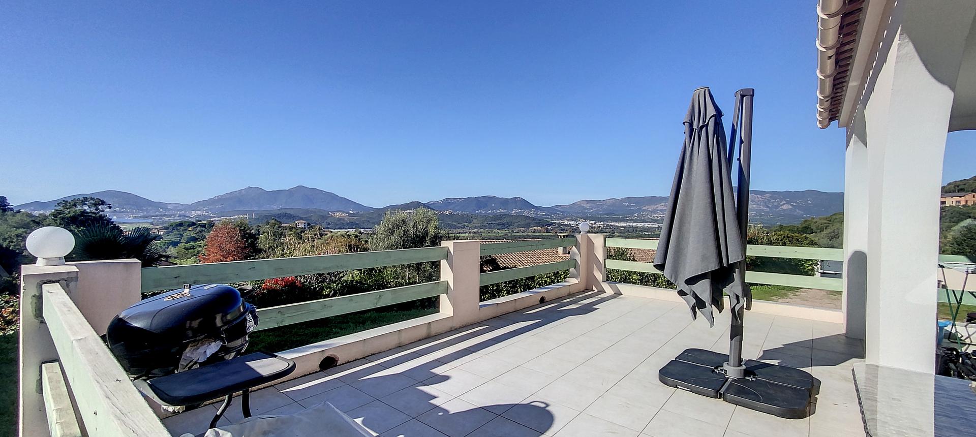 Ville F4 à louer Bastelicaccia terrasse