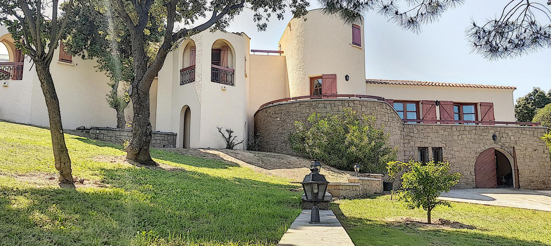 A louer villa Salario vue maison et jardin