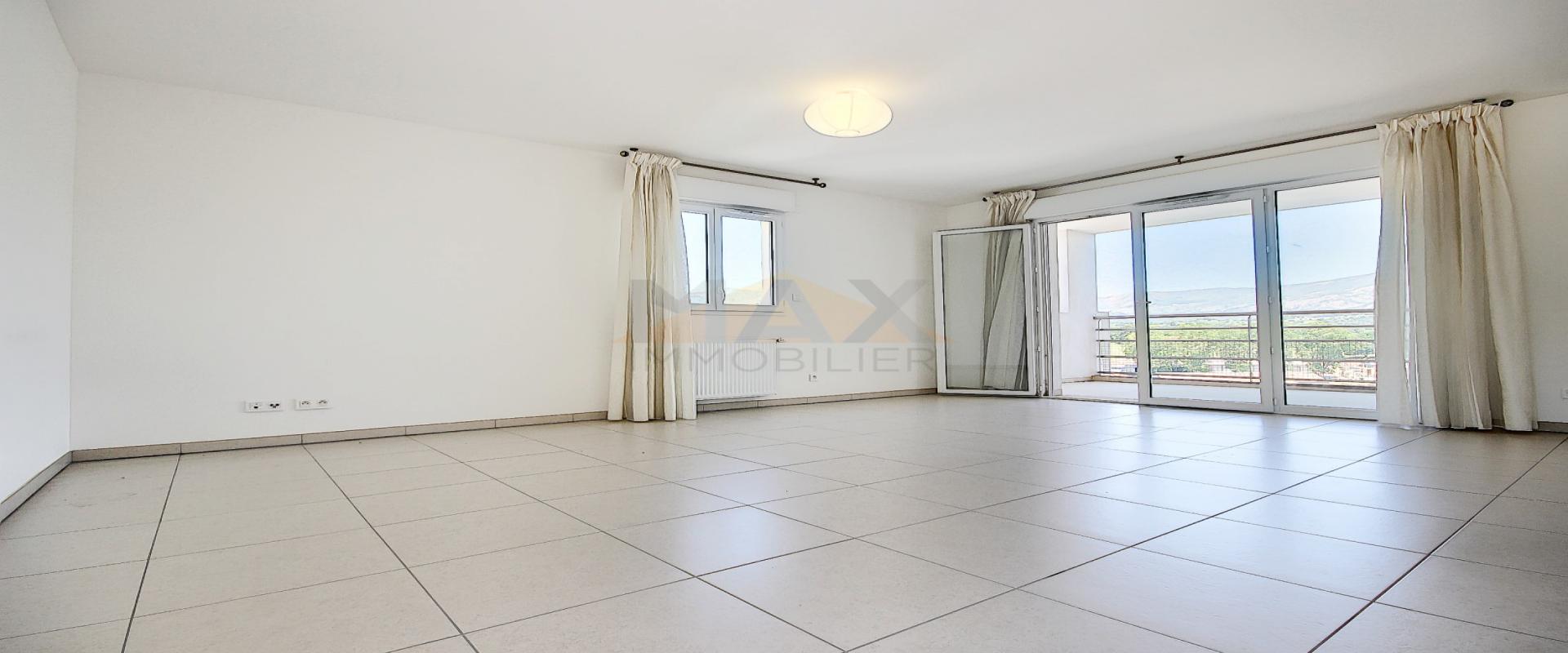 En Corse, à proximité d'AJACCIO, à SARROLA CARCOPINO, vente d'un appartement T3 de 67 m² avec terrasse de 11 m². Immeuble récent