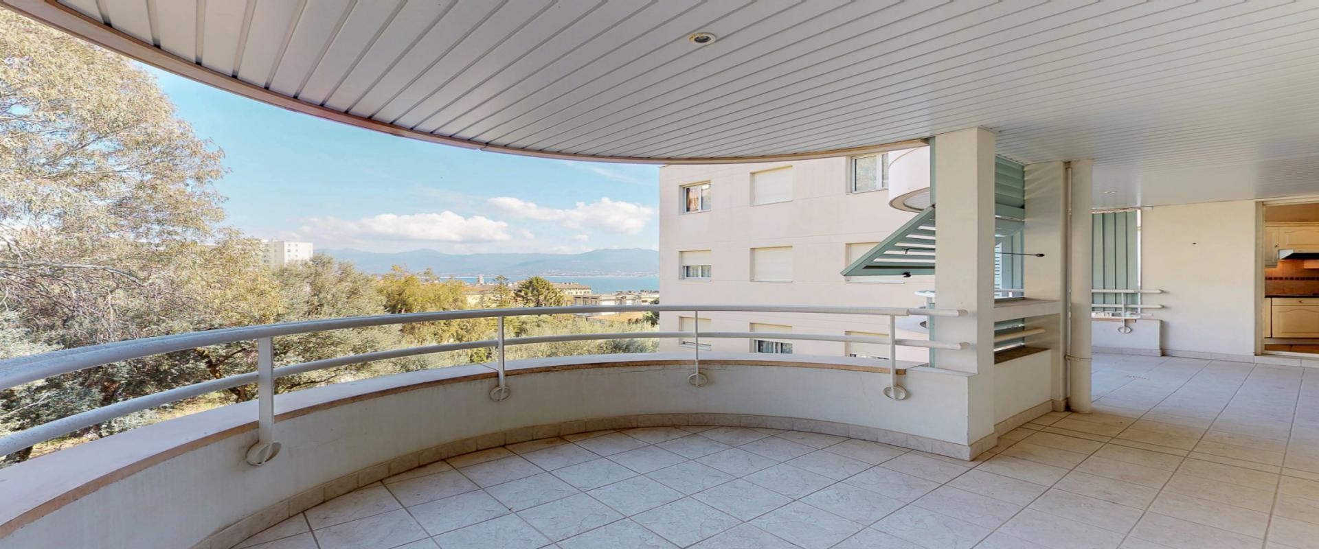 F5 à vendre avec vue mer Centre ville - Ajaccio